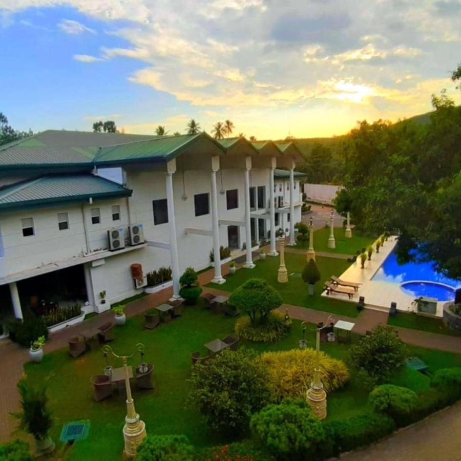 Seethawaka Regency Avissawella Exterior foto